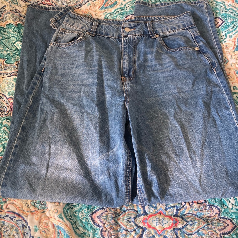 Staright - Picture 2 of 2